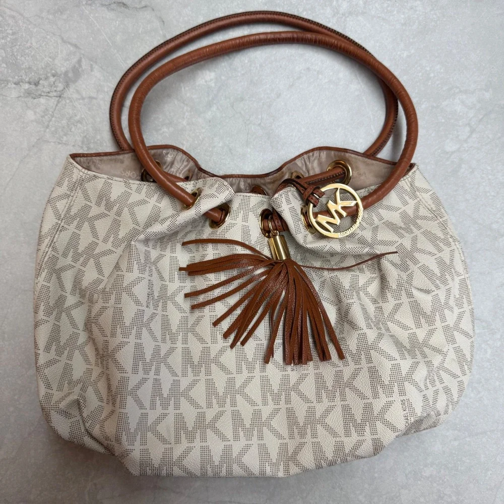 Michael Kors East West Ring Tote Vanilla Drawstring Tassel Shoulder Bag Travel